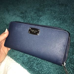 MICHAEL KORS ZIP WALLET